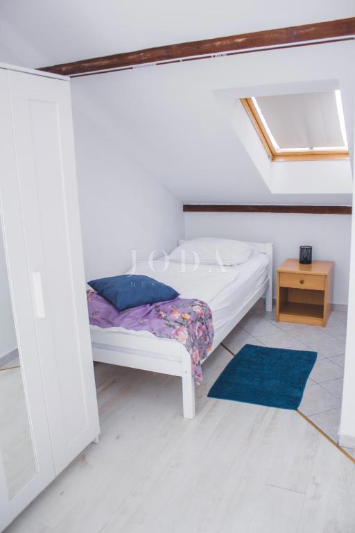 Ekskluzivna nepremičnina v Crikvenici: 602 m², bazen, 8 apartmajev, 250 m od morja