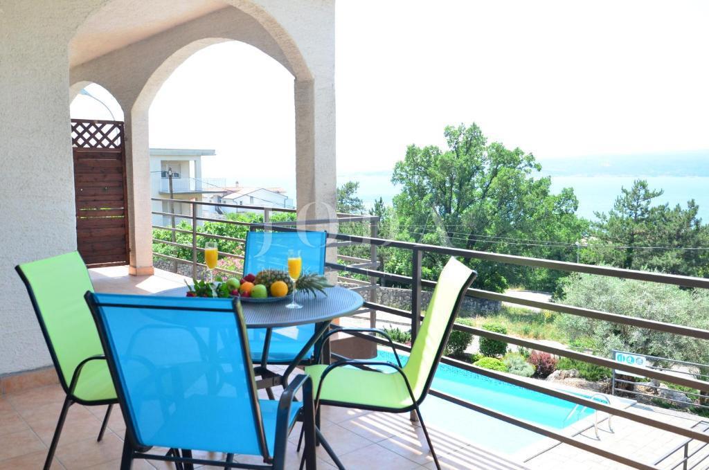 Ekskluzivna nepremičnina v Crikvenici: 602 m², bazen, 8 apartmajev, 250 m od morja