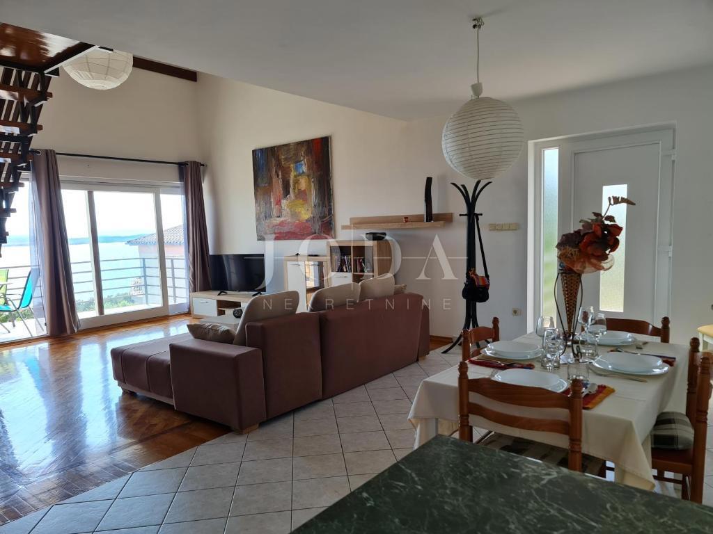 Ekskluzivna nepremičnina v Crikvenici: 602 m², bazen, 8 apartmajev, 250 m od morja