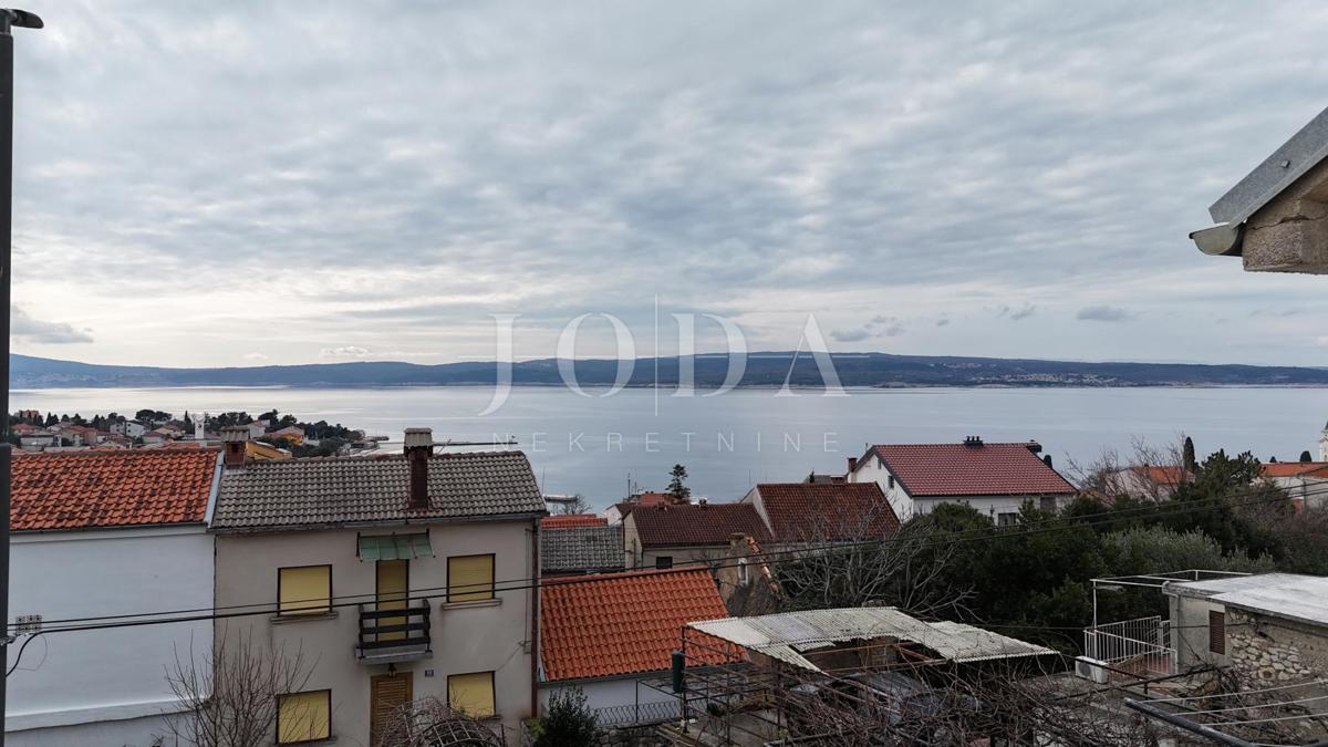 Hiša s teraso in pogledom na morje | Selce, blizu plaže – prodaja