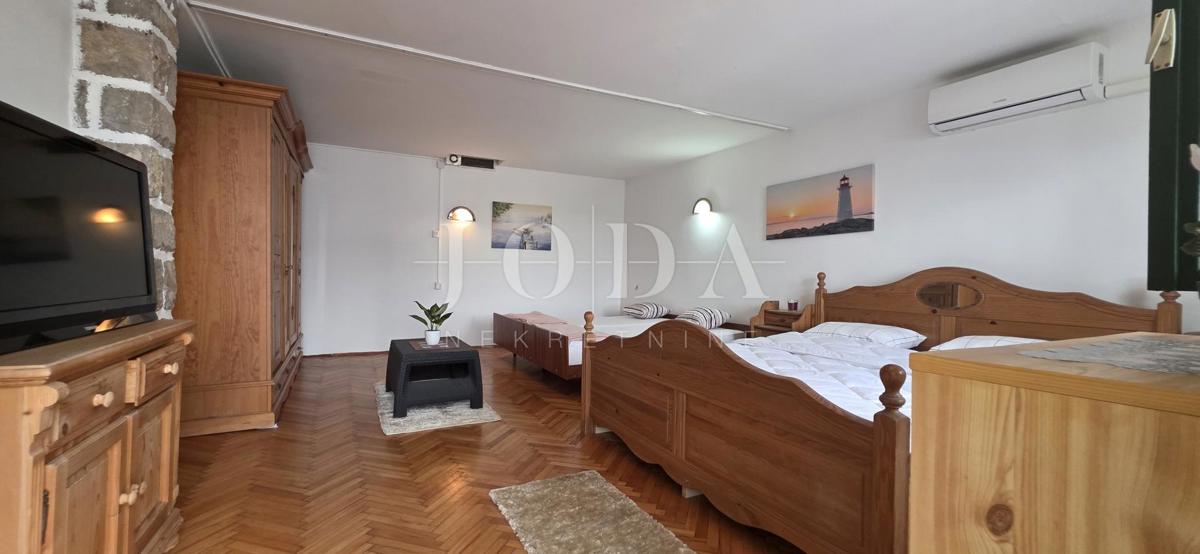 Hiša s teraso in pogledom na morje | Selce, blizu plaže – prodaja