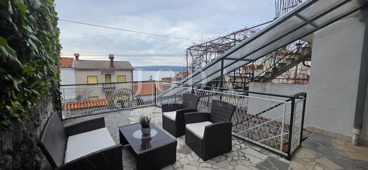 Hiša s teraso in pogledom na morje | Selce, blizu plaže – prodaja