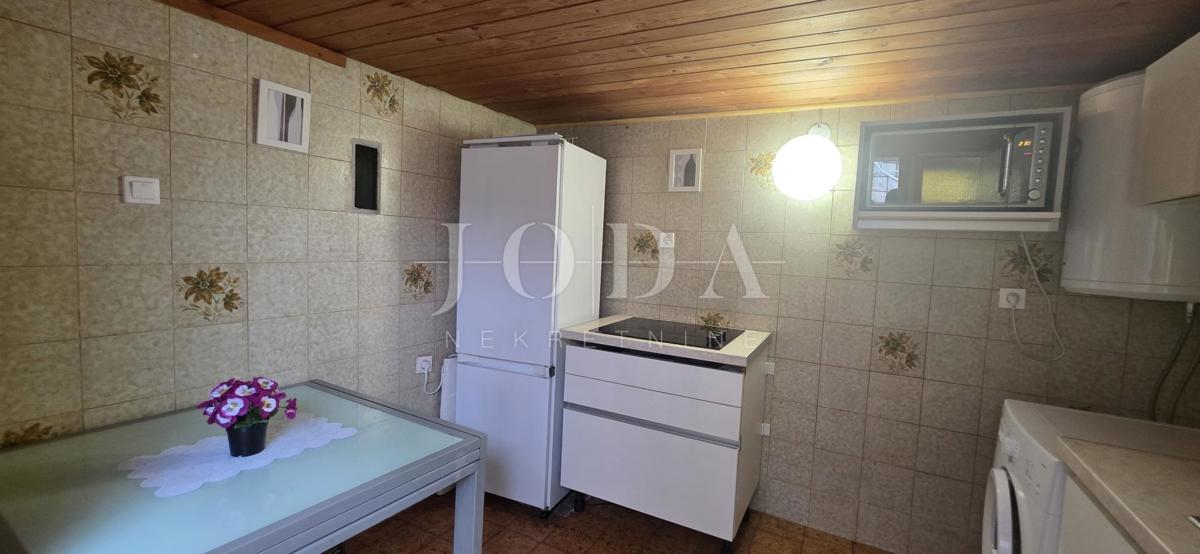 Hiša s teraso in pogledom na morje | Selce, blizu plaže – prodaja