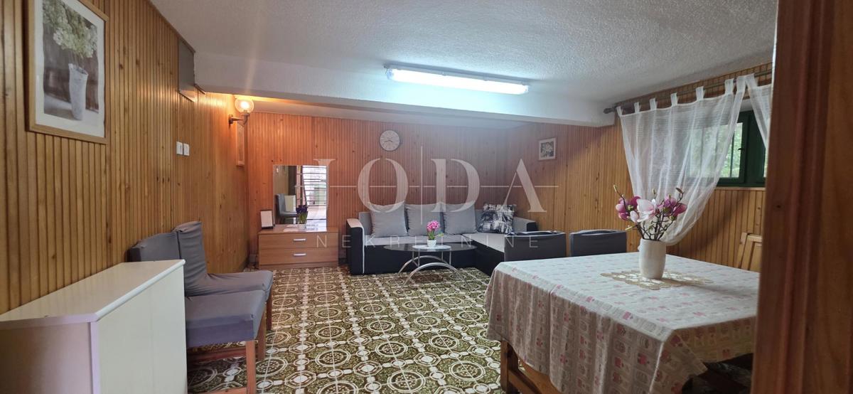 Hiša s teraso in pogledom na morje | Selce, blizu plaže – prodaja