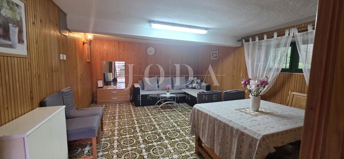 Hiša s teraso in pogledom na morje | Selce, blizu plaže – prodaja