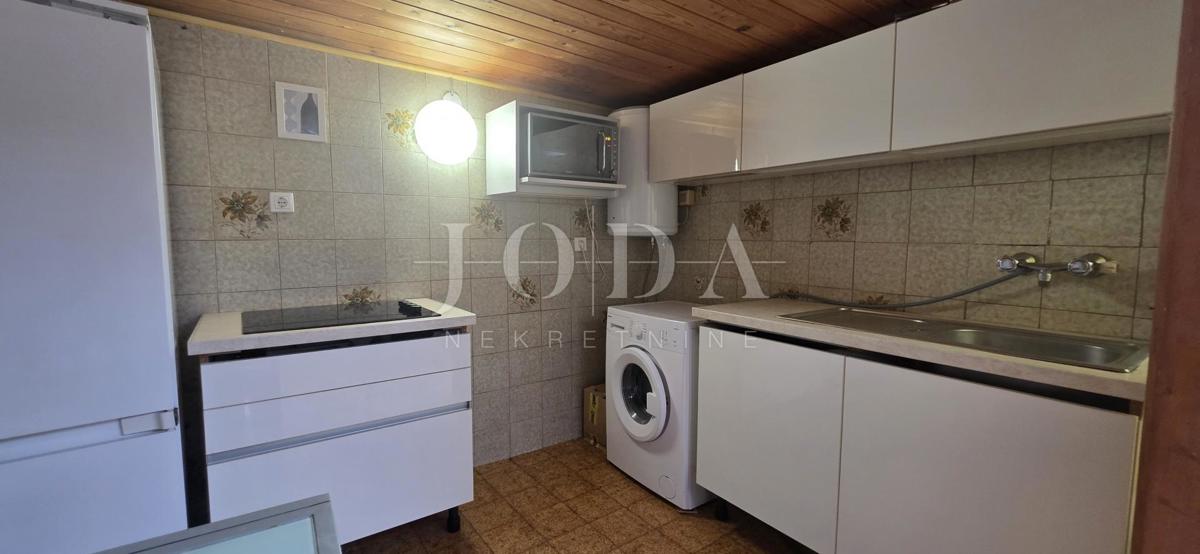 Hiša s teraso in pogledom na morje | Selce, blizu plaže – prodaja