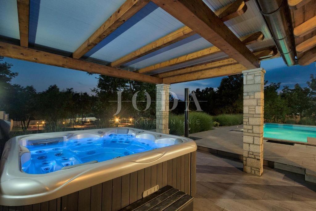 Hiša Svetvinčenat, 294m2