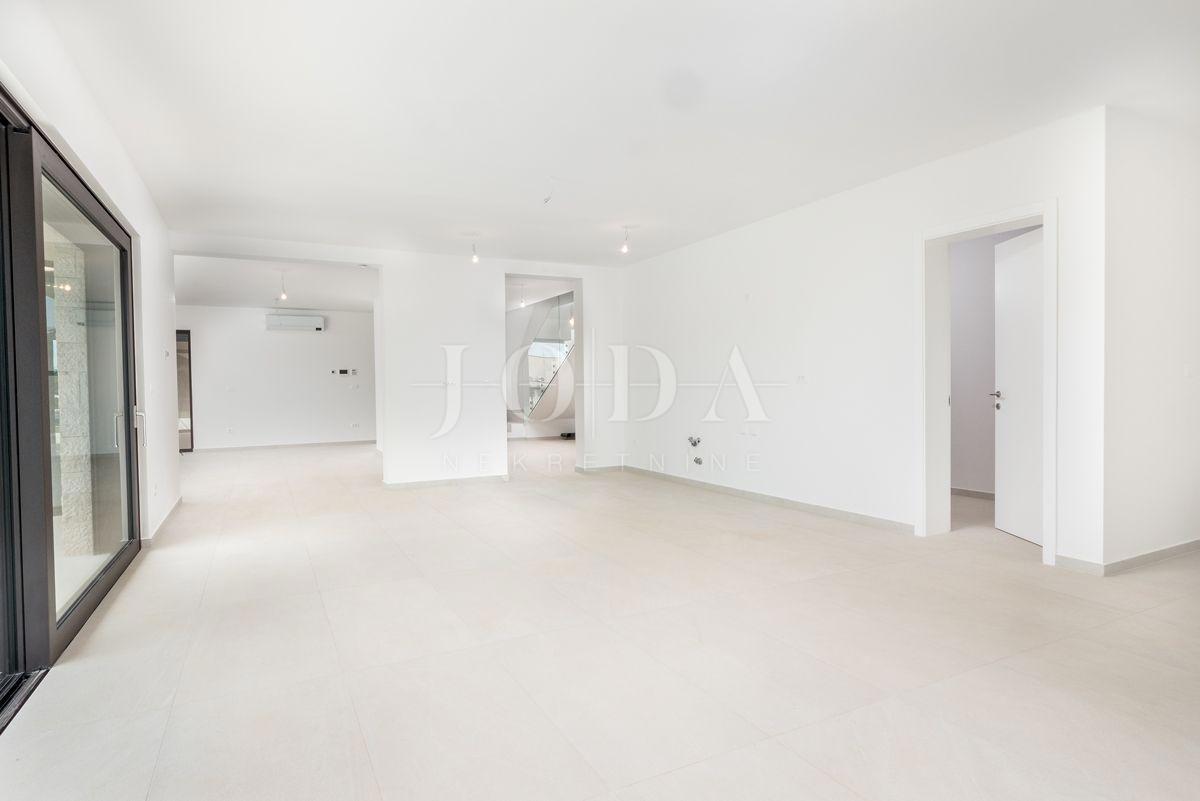 Hiša Kaštelir, Kaštelir-Labinci, 383m2