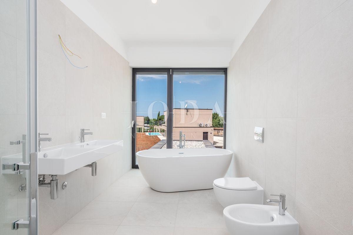 Hiša Kaštelir, Kaštelir-Labinci, 383m2