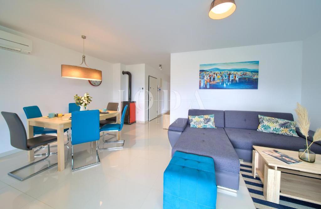 Dva moderna apartmaja na odlični lokaciji blizu morja