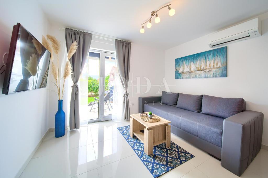 Dva moderna apartmaja na odlični lokaciji blizu morja