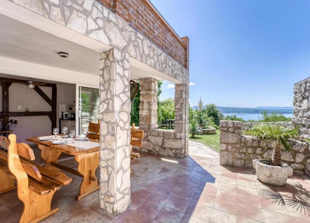 Avtentična kamnita hiša v Crikvenici – mirna mikrolokacija, idealna za oddajanje