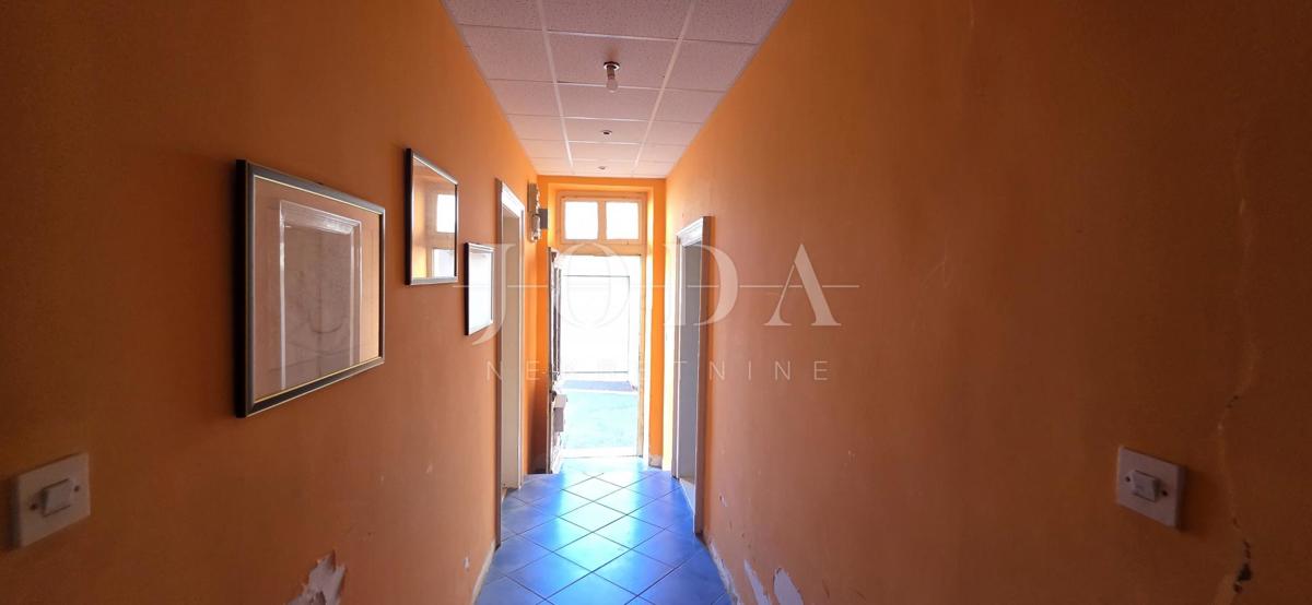 Hiša v centru Crikvenice, 150 m², 200 m od morja – investicijski potencial