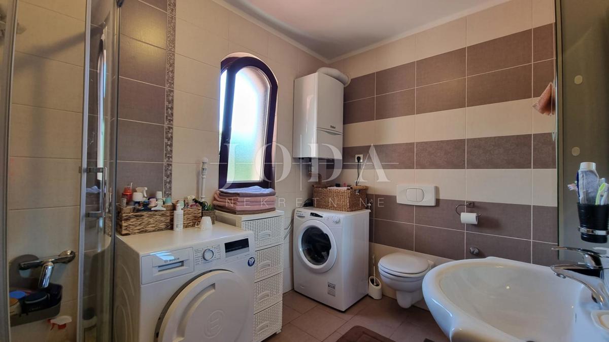Hiša Kostrena Sveta Lucija, Kostrena, 200m2