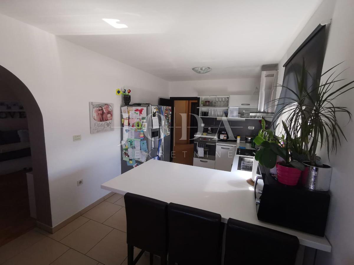 Hiša Kostrena Sveta Lucija, Kostrena, 200m2