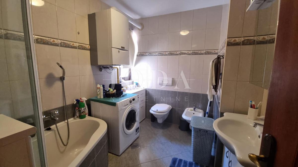 Hiša Kostrena Sveta Lucija, Kostrena, 200m2