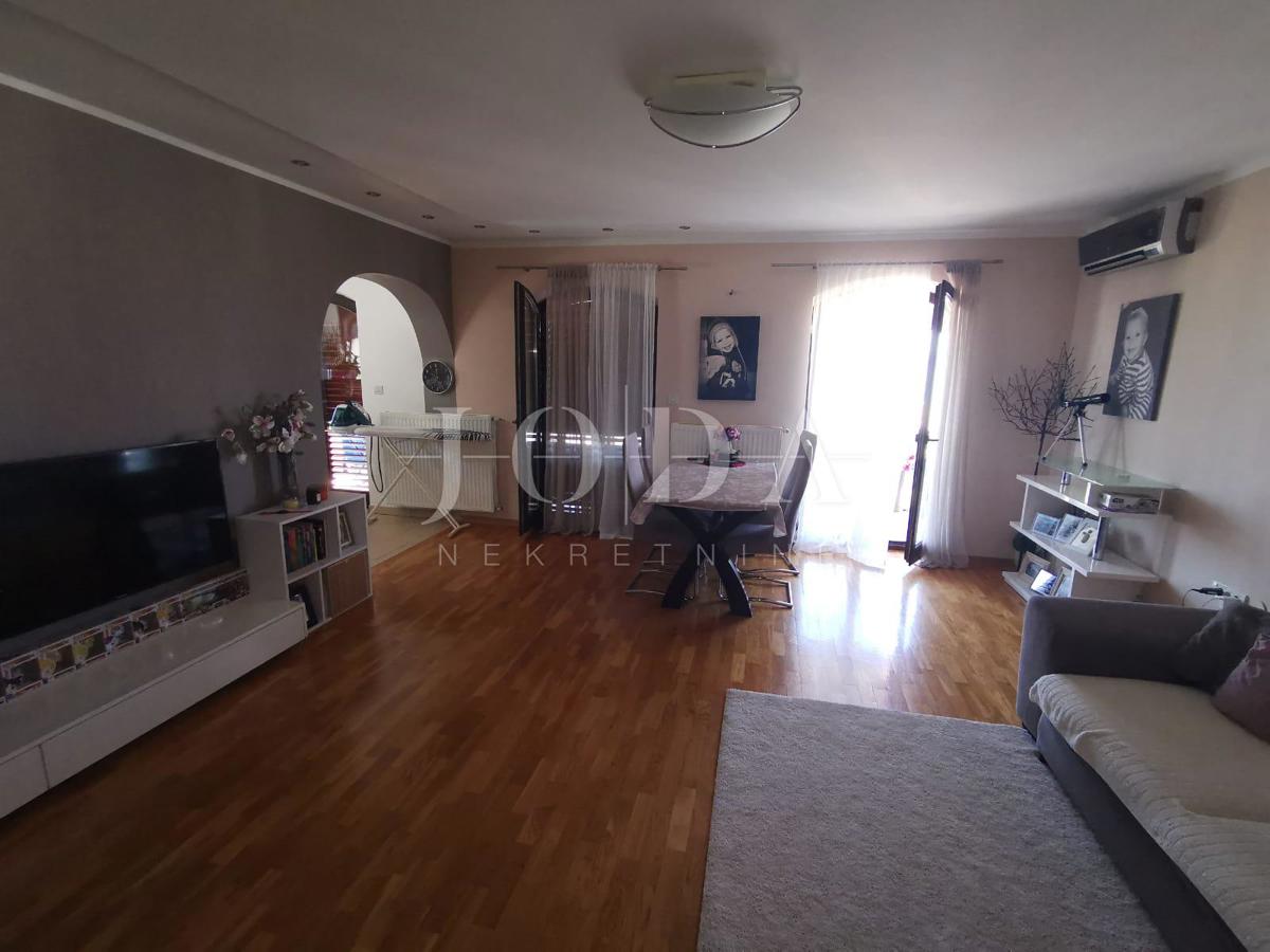 Hiša Kostrena Sveta Lucija, Kostrena, 200m2