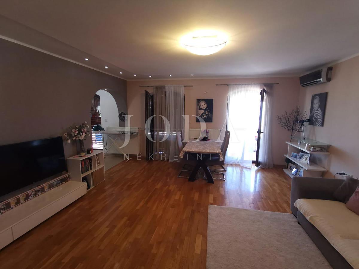 Hiša Kostrena Sveta Lucija, Kostrena, 200m2