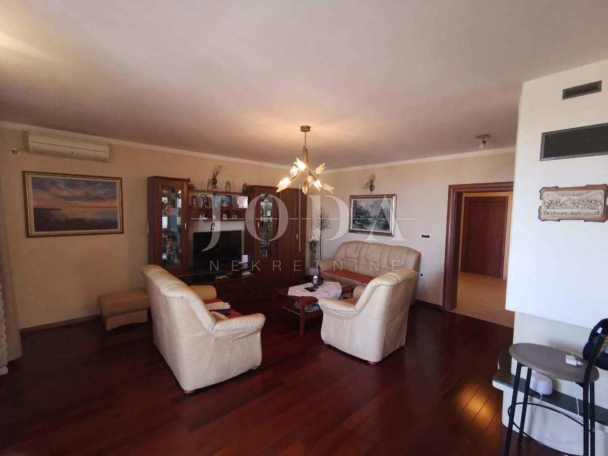 Hiša Kostrena Sveta Lucija, Kostrena, 200m2