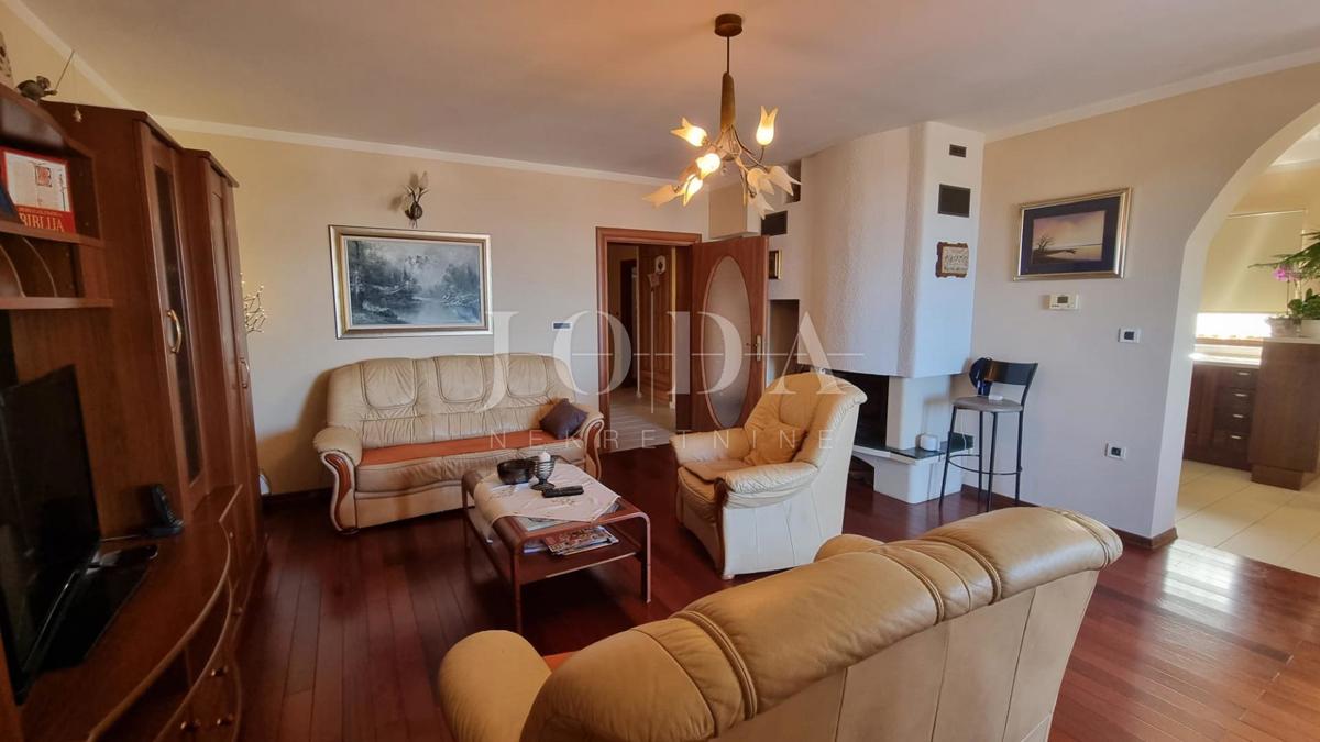 Hiša Kostrena Sveta Lucija, Kostrena, 200m2