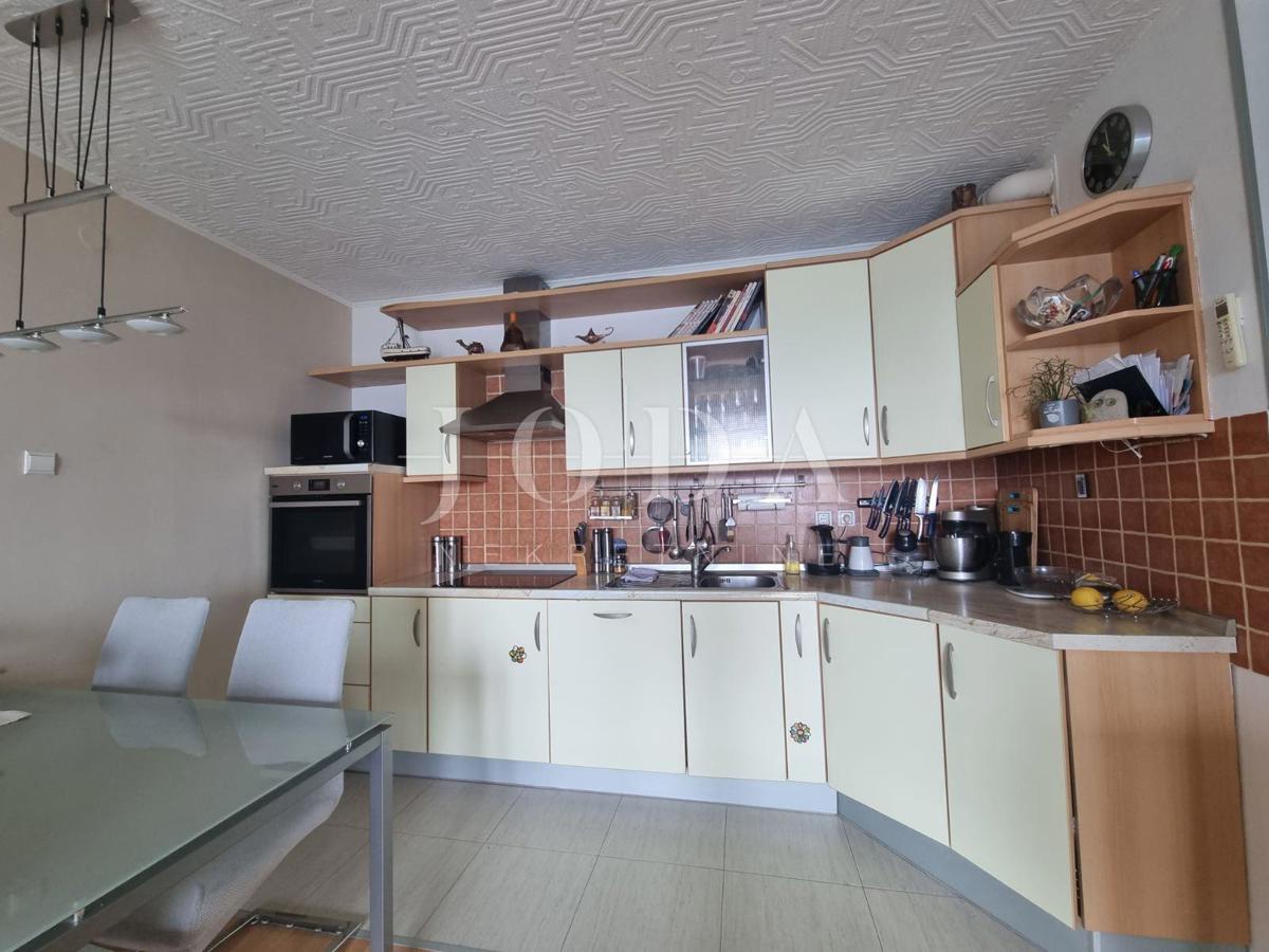 Stanovanje Senj, 64m2