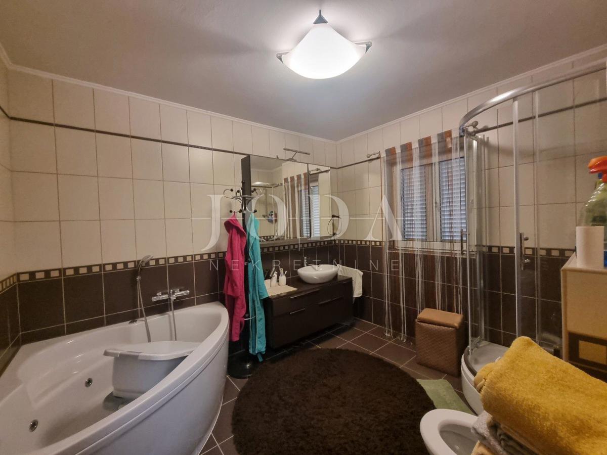 Hiša Novi Vinodolski, 320m2