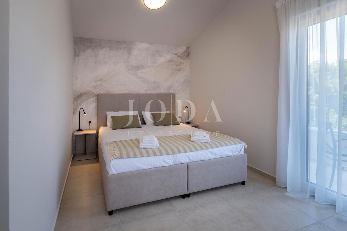 Samostojna hiša z bazenom na mirni lokaciji