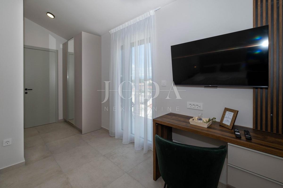 Samostojna hiša z bazenom na mirni lokaciji