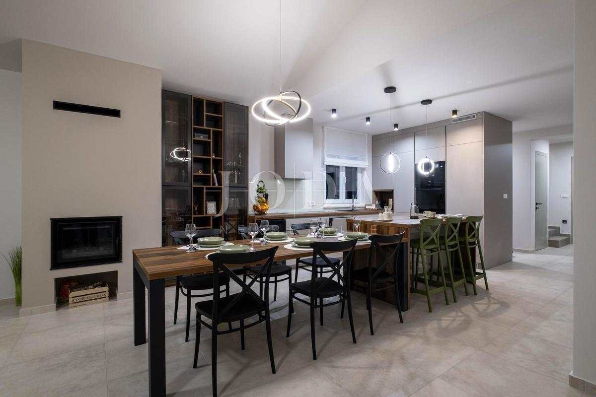 Samostojna hiša z bazenom na mirni lokaciji