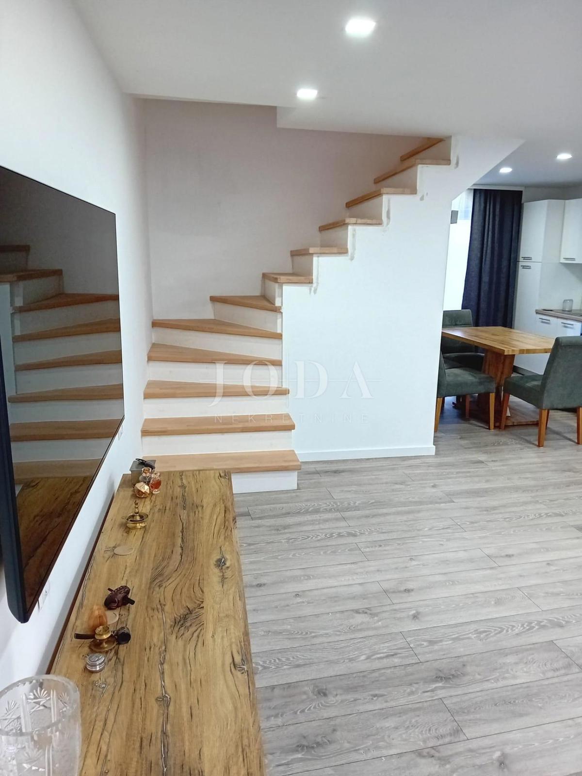 Omišalj, kamnita hiša v centru mesta