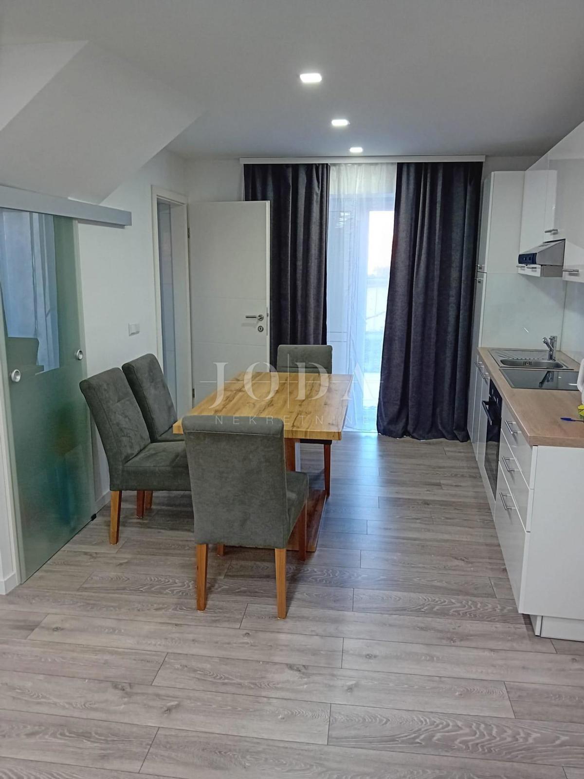 Omišalj, kamnita hiša v centru mesta