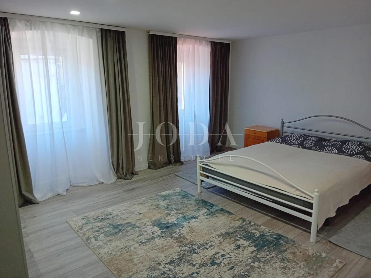 Omišalj, kamnita hiša v centru mesta