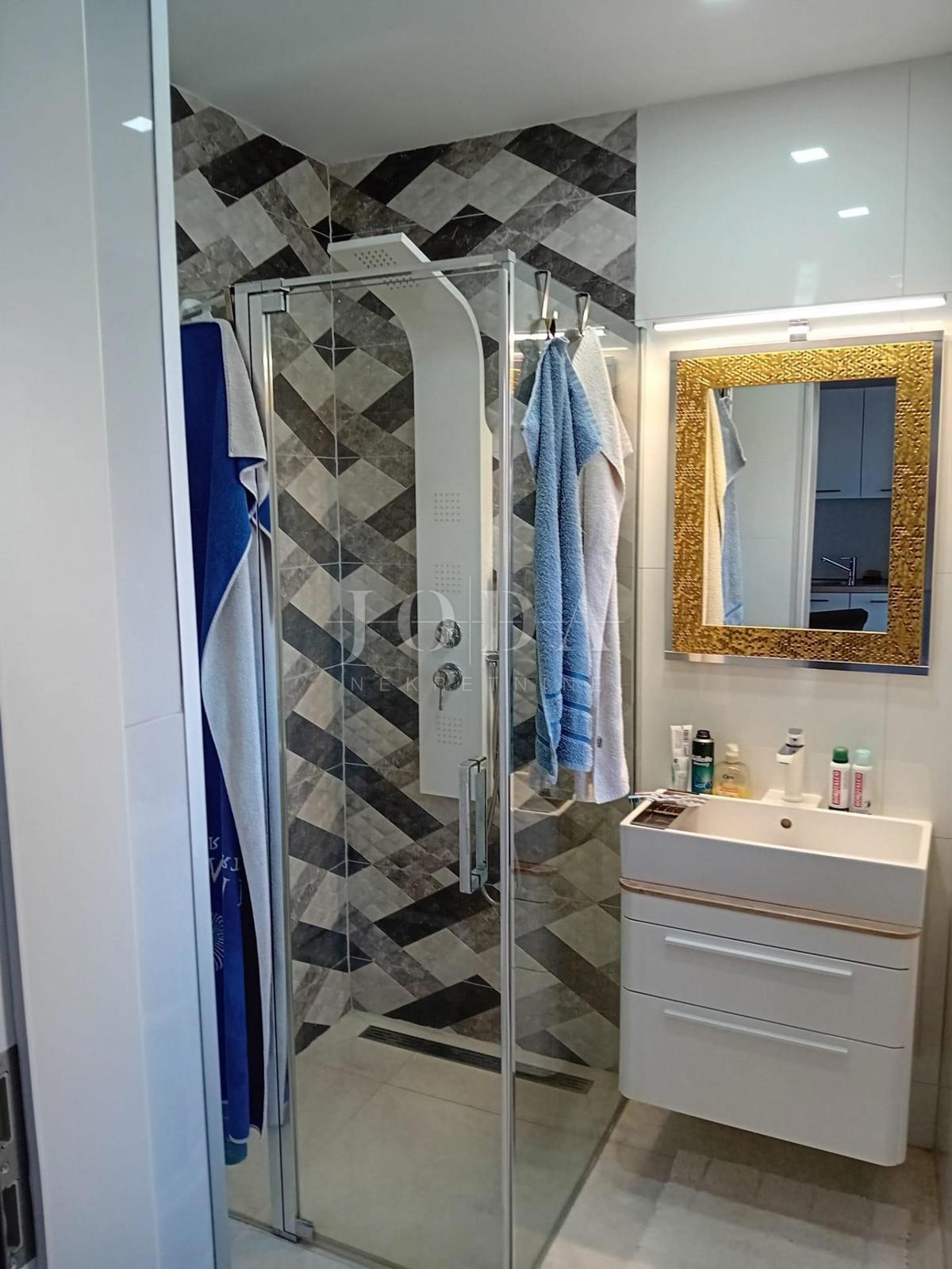 Omišalj, kamnita hiša v centru mesta