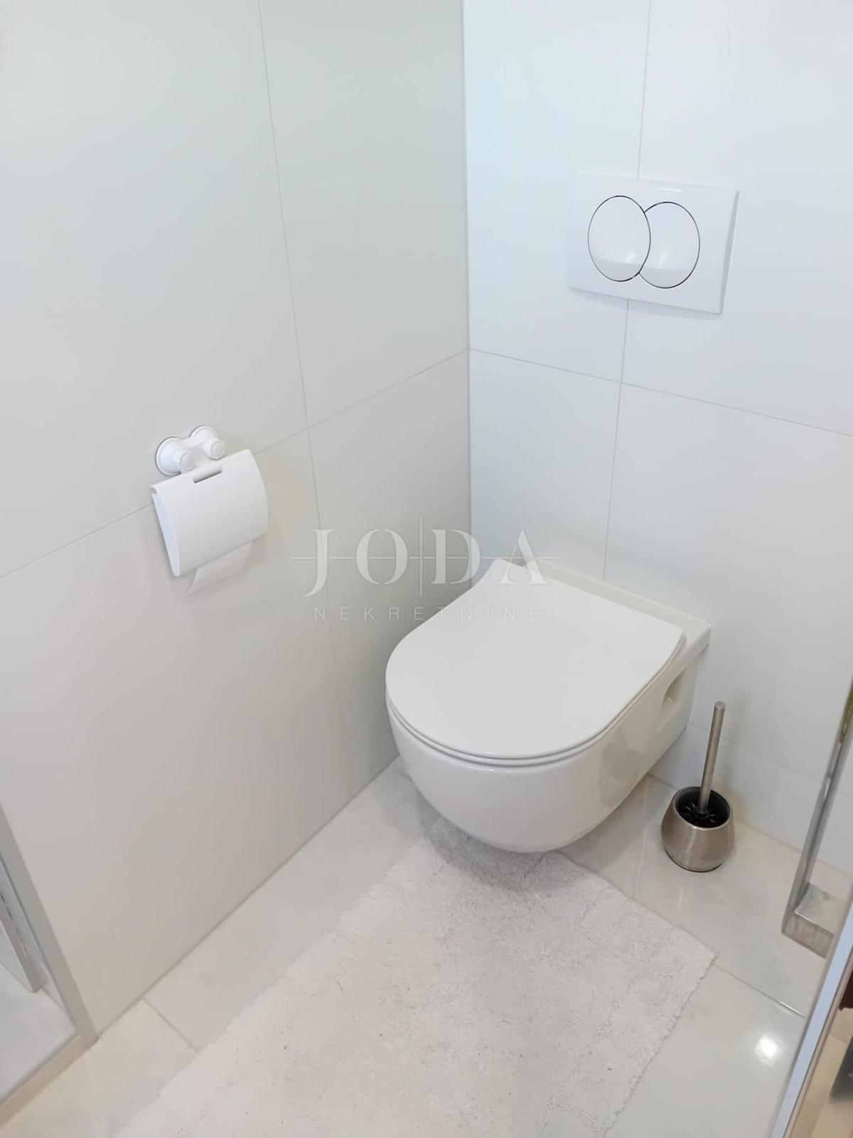 Omišalj, kamnita hiša v centru mesta