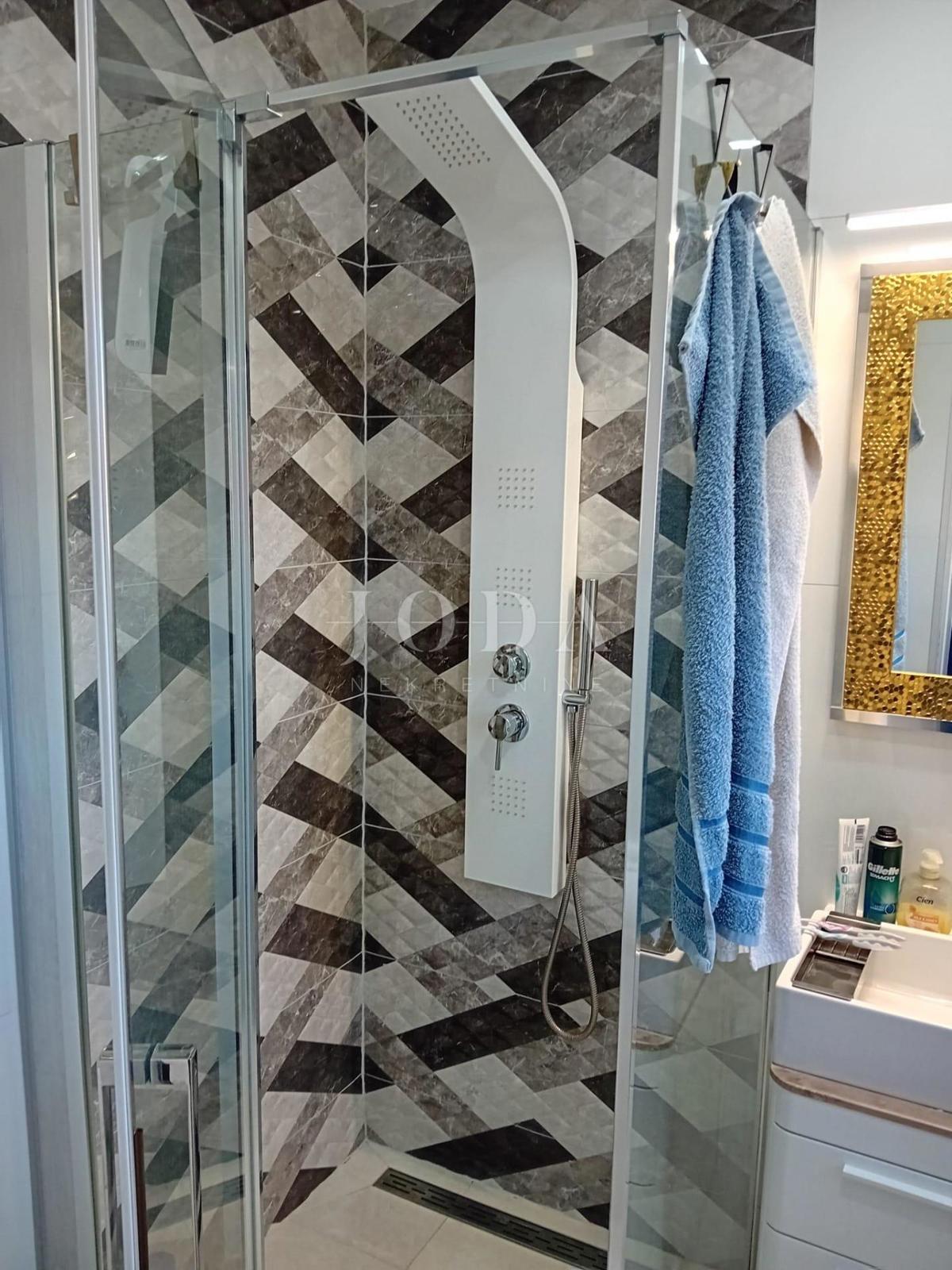 Omišalj, kamnita hiša v centru mesta