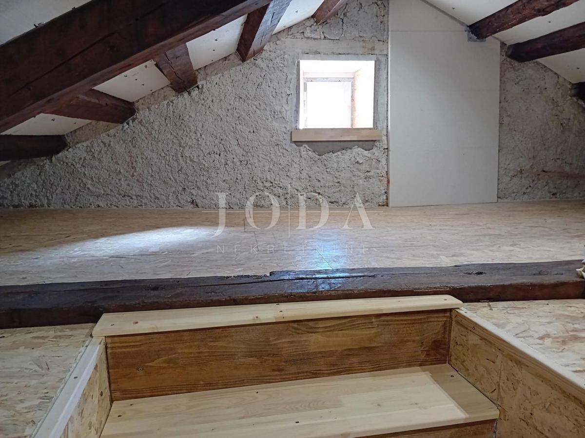 Omišalj, kamnita hiša v centru mesta