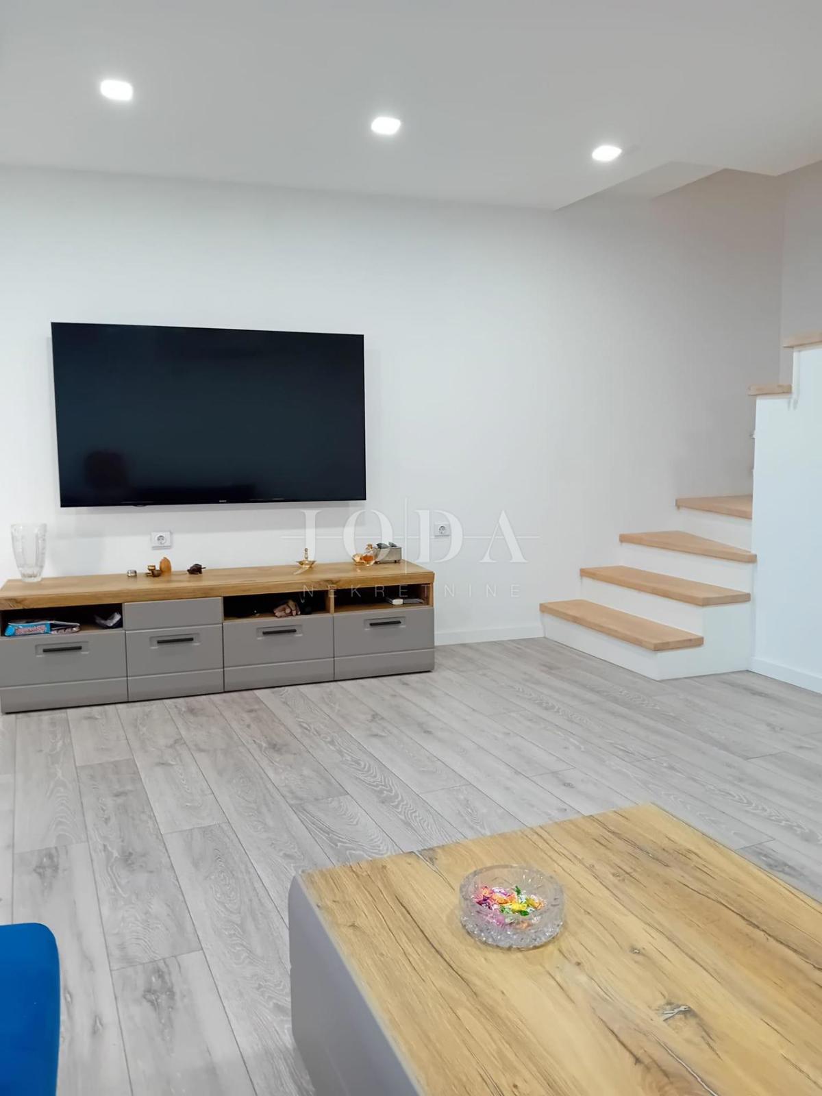 Omišalj, kamnita hiša v centru mesta