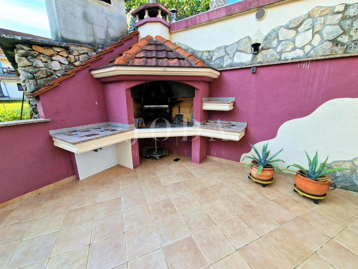 Malinska - apartma v visokem pritličju blizu plaže