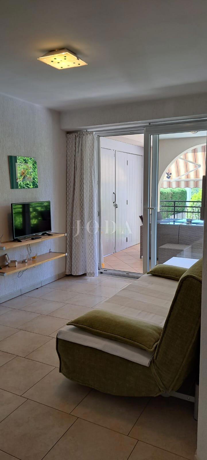 Malinska - apartma v visokem pritličju blizu plaže