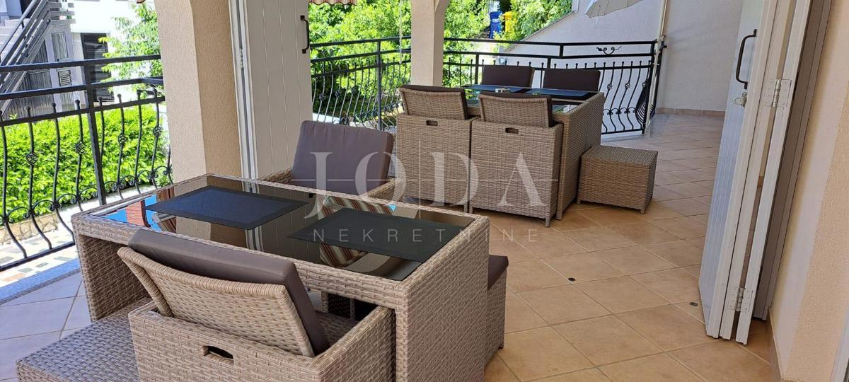 Malinska - apartma v visokem pritličju blizu plaže