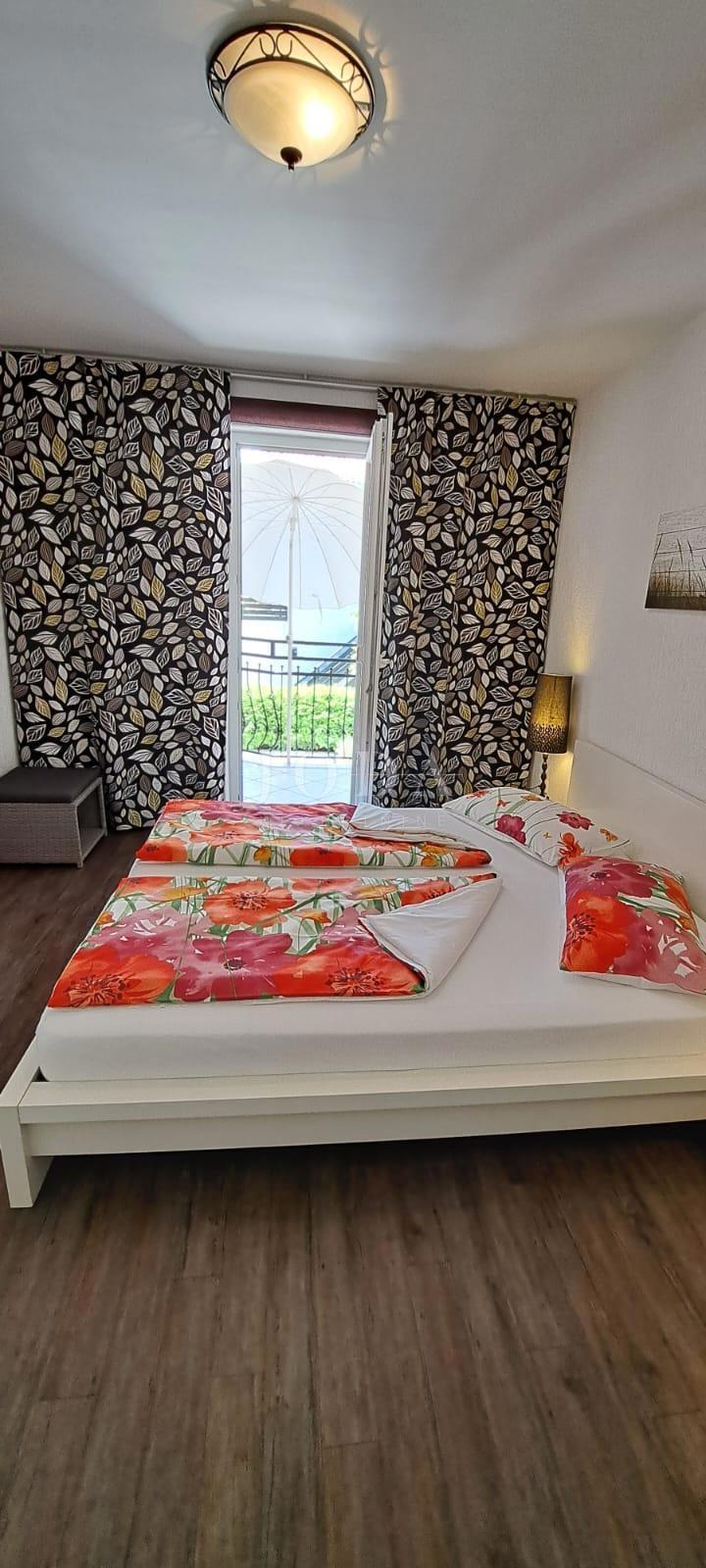 Malinska - apartma v visokem pritličju blizu plaže