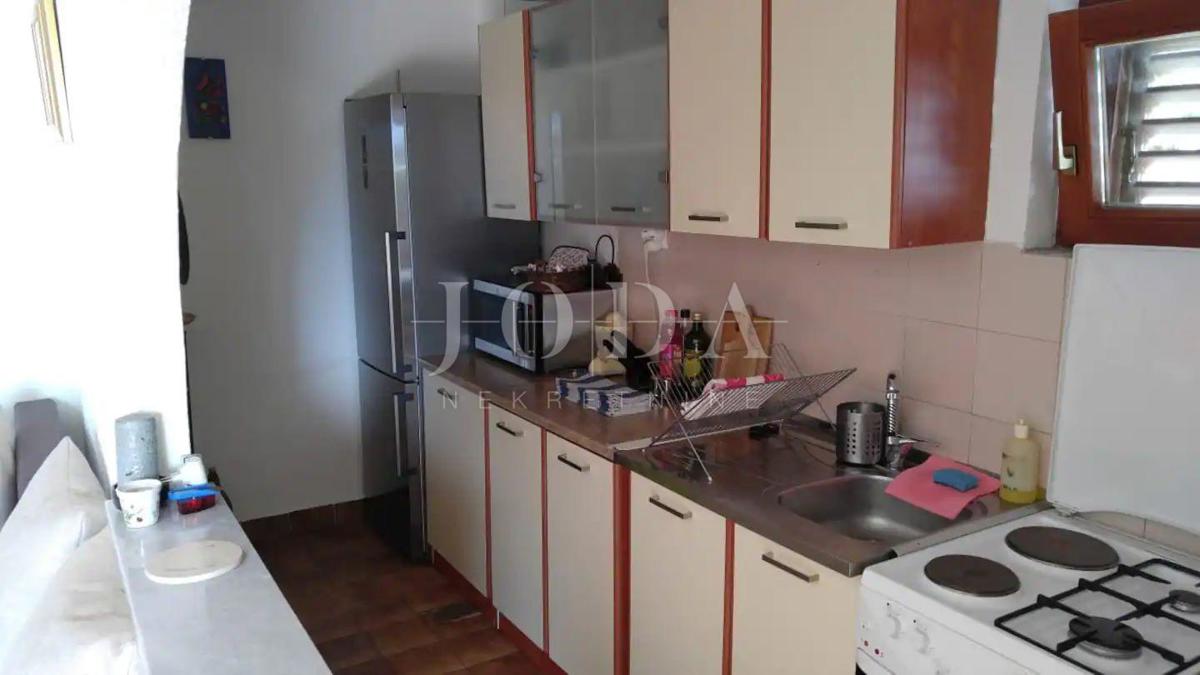 Klenovica, ravna hiša s čudovitim razgledom