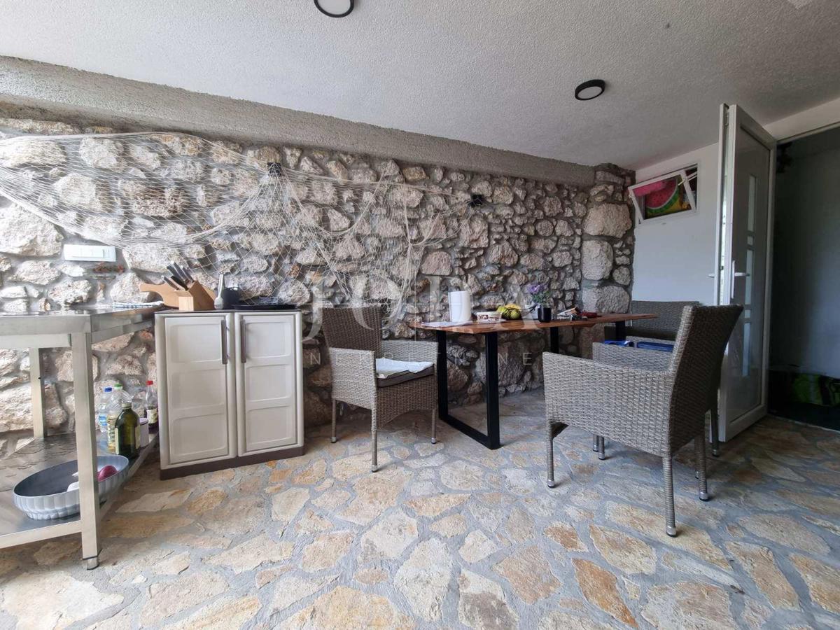  Bribir, hiša z dvema stanovanjema