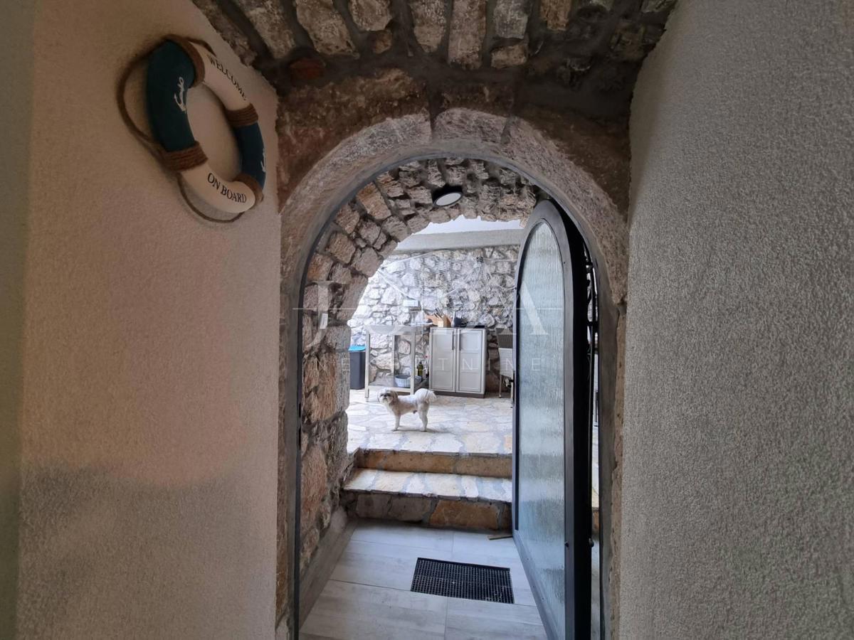  Bribir, hiša z dvema stanovanjema