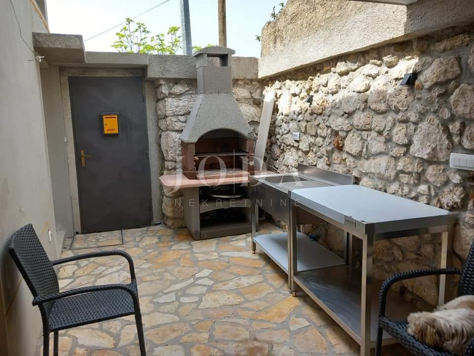  Bribir, hiša z dvema stanovanjema