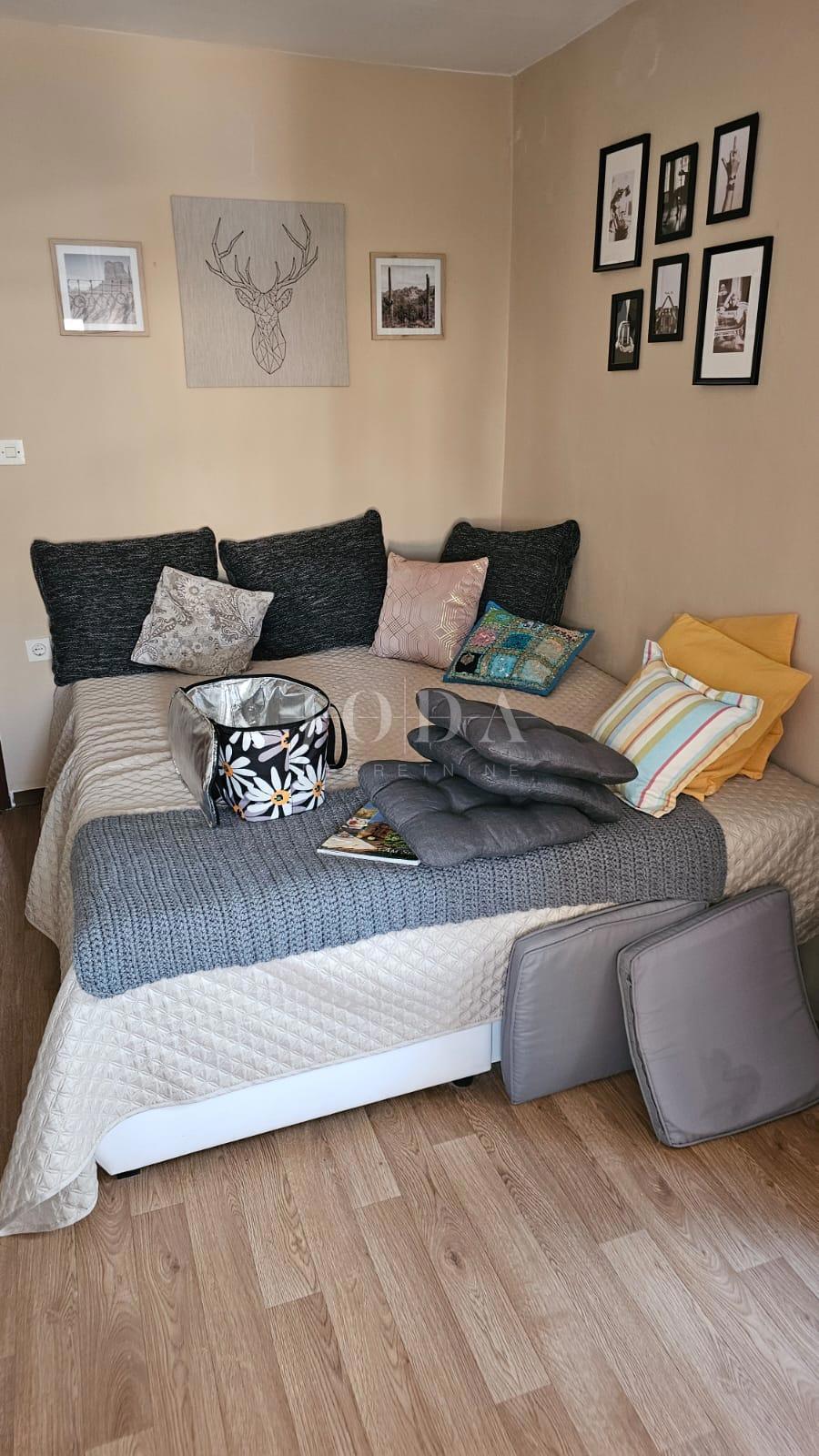 Vrstna hiša blizu morja - Baška