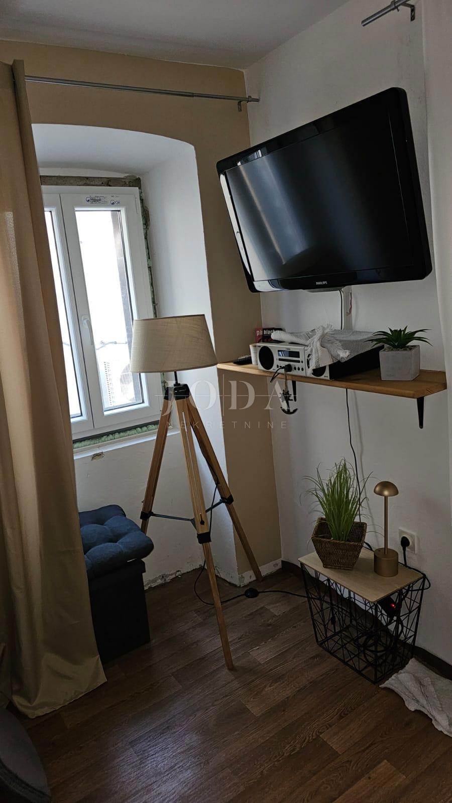 Vrstna hiša blizu morja - Baška