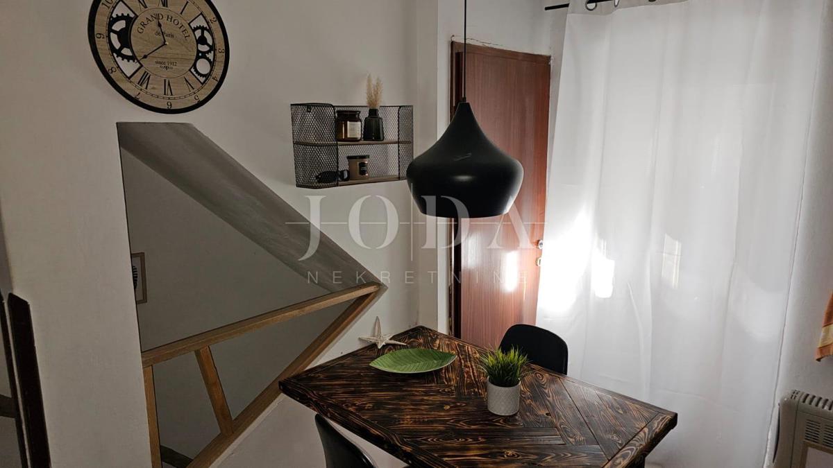 Vrstna hiša blizu morja - Baška