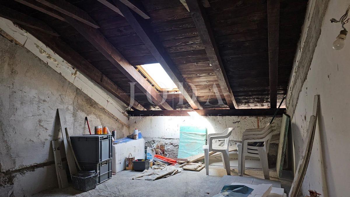 Vrstna hiša blizu morja - Baška