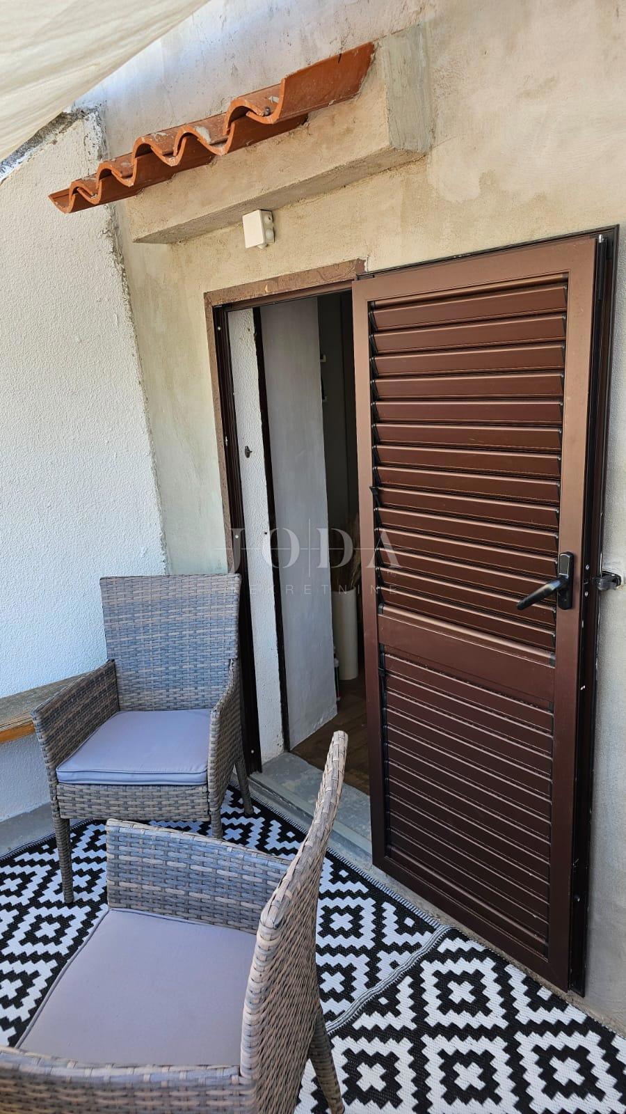 Vrstna hiša blizu morja - Baška